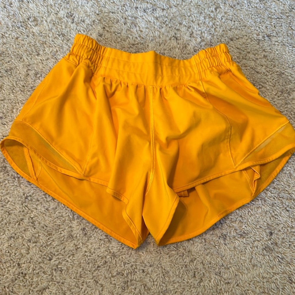 Lululemon 2.5 inch Hotty Hot shorts size 4